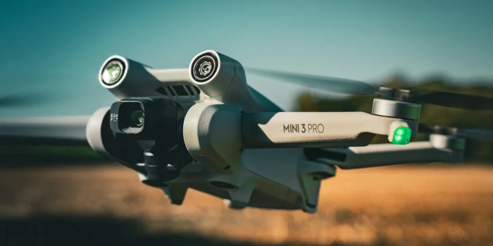 Dünyaya Kuş Bakışı Bakmak: Neden Bir Drone Her İçerik Üreticisinin Çantasında Olmalı?