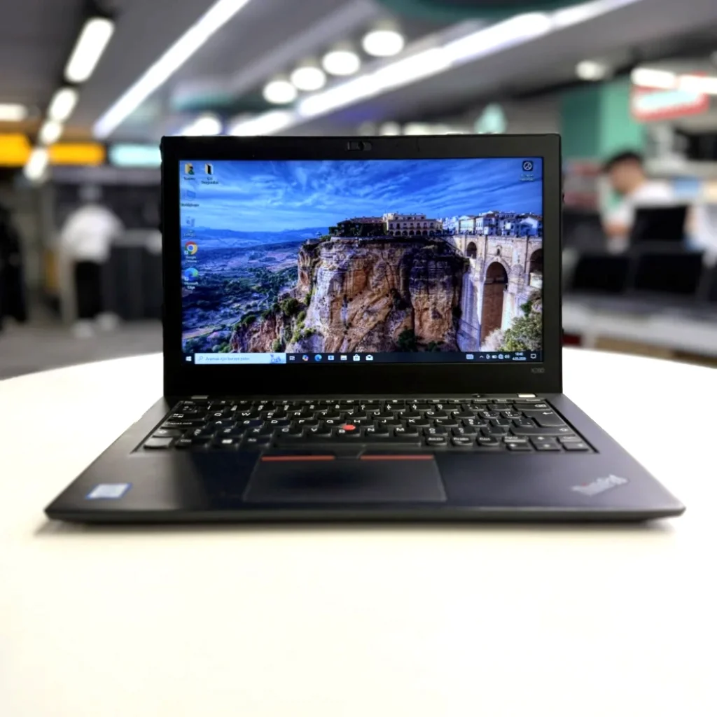 Lenovo Thinkpad X280 Notebook İ5 8250U 8Gb Lpddr4 256Gb M2 Ssd