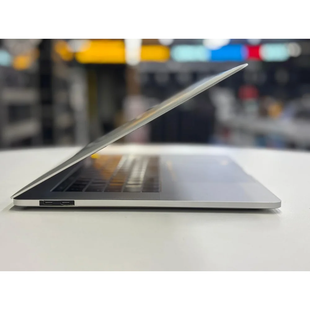Apple A1990 MacBook Pro 16 Touchbar İ7 8850H (8.Nesil) 16Gb Ram 512Gb Ssd 4Gb E.Kartı 2018/ 0-250 D. B Kalite Sılver (2.EL 6Ay Garantili Laptop)