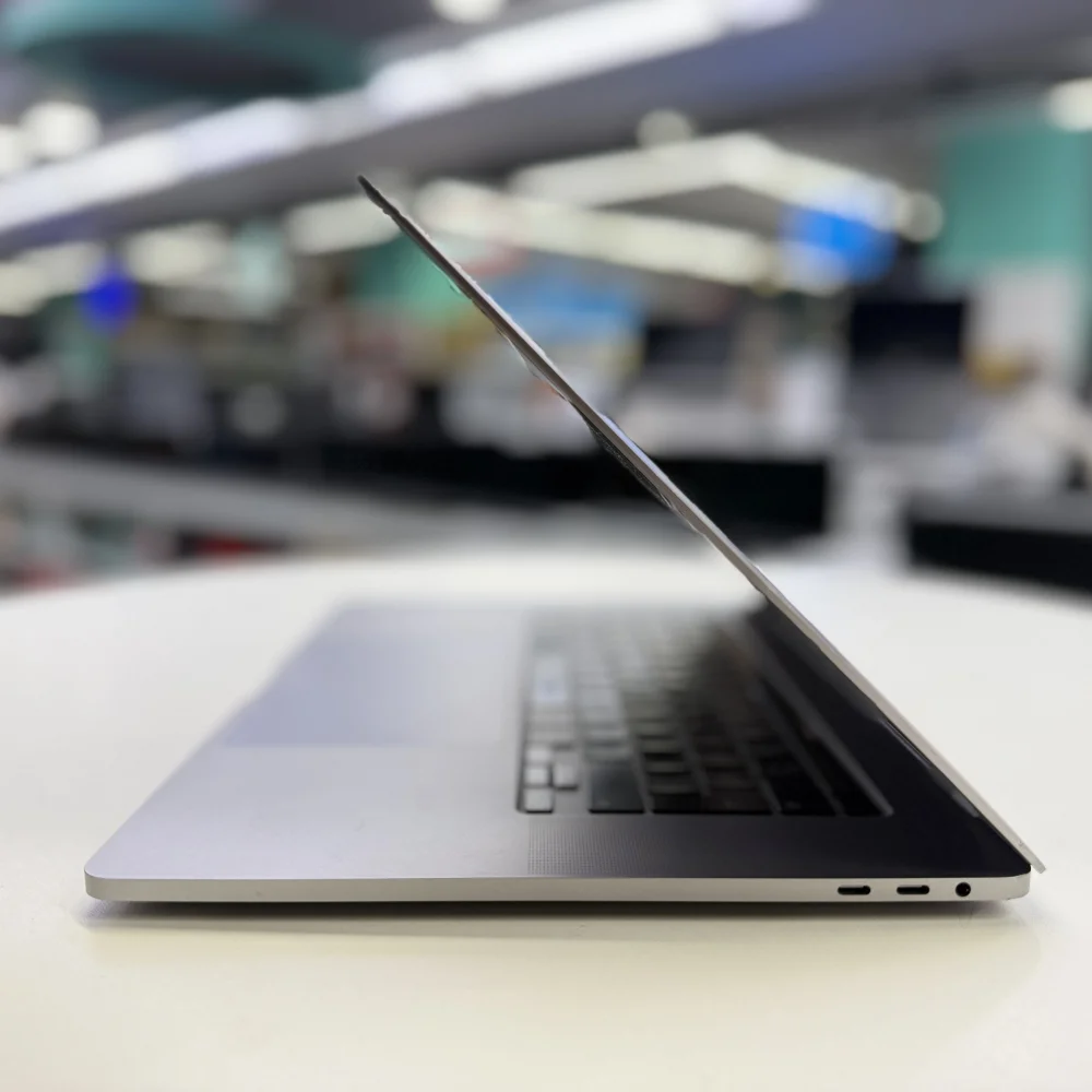 Apple A2141 MacBook Pro 16 Touchbar İ9 9880H (9.Nesil) 16Gb Ram 1Tb Ssd 4Gb Pro 5300M 2019 / 0-250 devir C Kalite (2.EL 6Ay Garantili Laptop)
