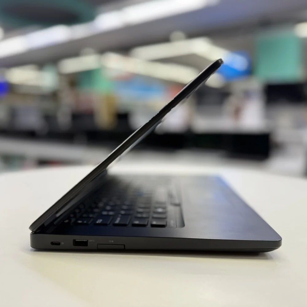 Dell Latİtude 5480 Notebook İ7 7600U 8Gb Ddr4 Ram 256Gb M2 14Hd Ips Sıfır Bataryalı C kalite 2.El Laptop