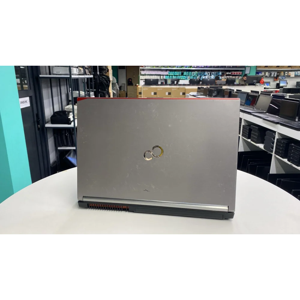 Fujıtsu Celsius H770 Notebook  i7 8720HQ 8Gb 256Gb M2 4Gb Quad M1200 15.6(Bx Laptop) 2.EL 3Ay Garanti