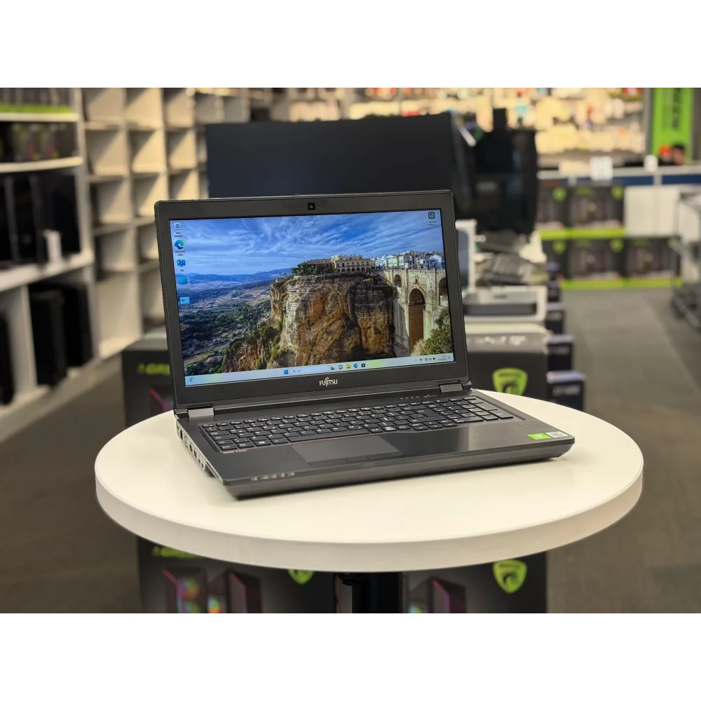 Fujitsu Notebook Celsius H780 i7 8750H 32Gb 512Gb M2 4Gb P600 15.6(B Laptop) 2.EL 3Ay Garanti