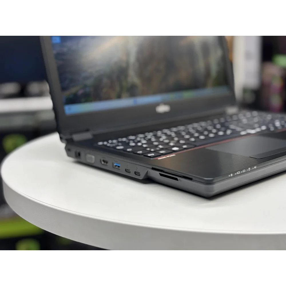 Fujitsu Notebook Celsius H780 i7 8750H 32Gb 512Gb M2 4Gb P600 15.6(B Laptop) 2.EL 3Ay Garanti