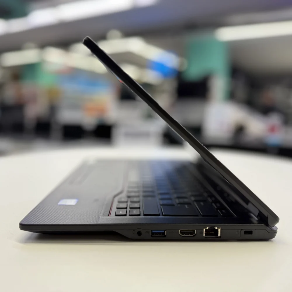 Fujitsu Notebook LifeBook E549 i3 8145U 8Gb Ddr4 Ram 256Gb Ssd 14FHd Ips B Kalite Laptop