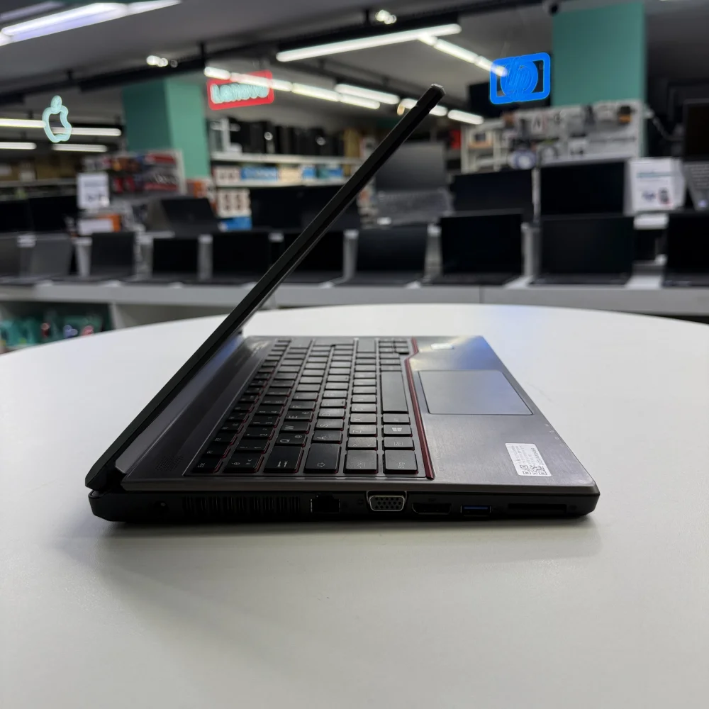 Fujitsu Notebook LifeBook E736 intel i5 6300U 8Gb 160Gb Ssd Dvd-Rw 13.3 Hd (B Laptop) 2.EL 3Ay Gara