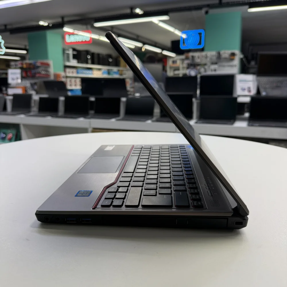 Fujitsu Notebook LifeBook E736 intel i5 6300U 8Gb 160Gb Ssd Dvd-Rw 13.3 Hd (B Laptop) 2.EL 3Ay Gara