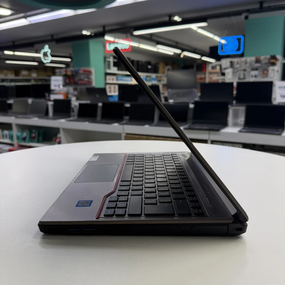 Fujitsu Notebook LifeBook E736 intel i5 6300U 8Gb 180Gb Ssd Dvd-Rw 13.3 Hd (B Laptop) 2.EL 3Ay Gara