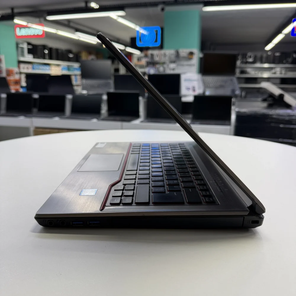 Fujitsu Notebook LifeBook E746 intel i5 6300U 8Gb 256Gb Ssd Dvd-Rw 14 Hd (B Laptop) 2.EL 3Ay Garant