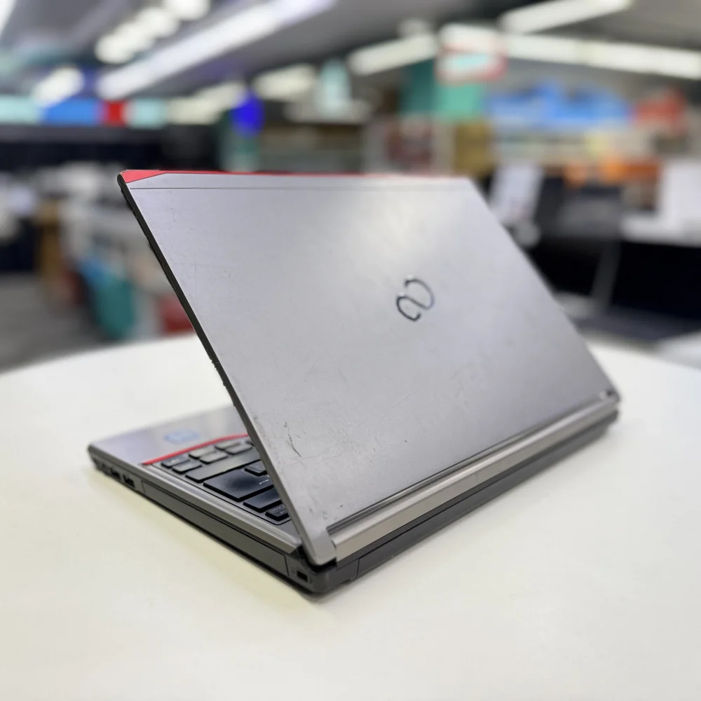 Fujitsu Notebook Siemens LifeBook E736 intel i5 6300U 8Gb 256Gb Ssd 13.3Hd (C Laptop) 2.EL 3Ay Gara
