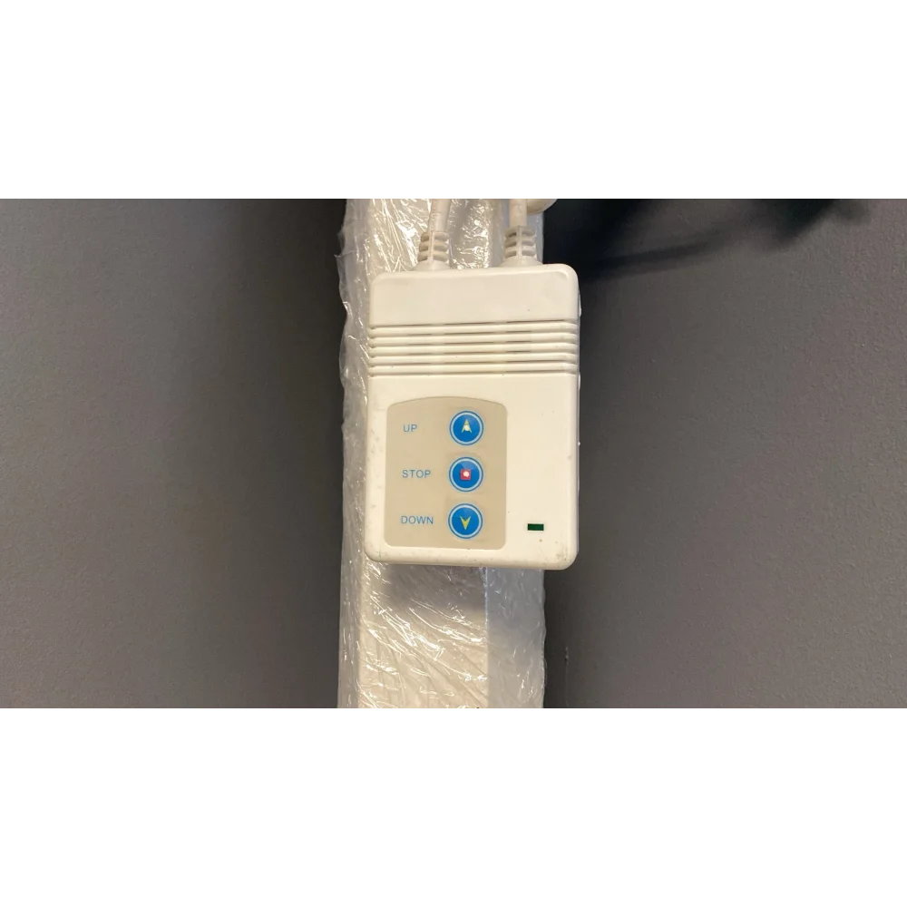 PROJEKSİYON PERDESİ 180X180CM ELEKTİRİKLİ KUMANDALI 2.EL