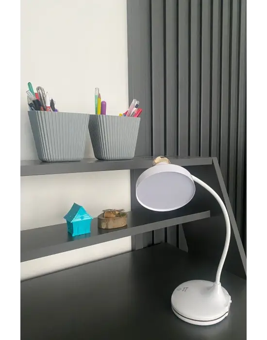 Dokunmatik 3 Farklı LED Işıklı Çalışma Masası Üstü Lamba
