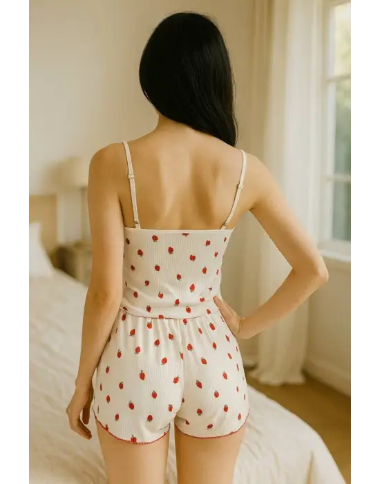 ieg™ Beyaz Üstüne Çilek Desenli Askılı Şortlu Pijama Takımı