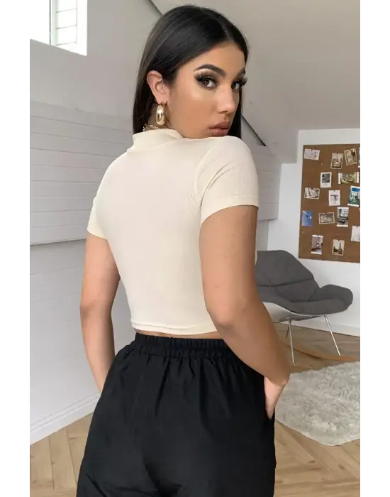 ieg™ Kadın Ekru Göğüs Dekolteli Yarım Kollu Cut Out Crop Top Bluz