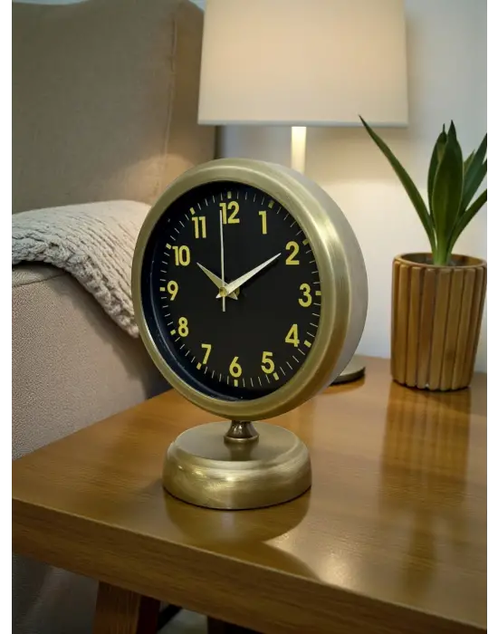 Retro Elegance 25 x 20 Cm Eskitme Metal Masa Saati