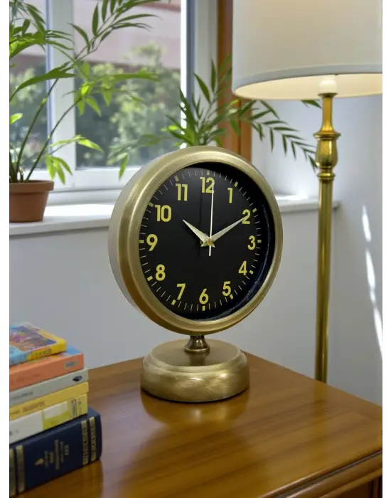 Retro Elegance 25 x 20 Cm Eskitme Metal Masa Saati