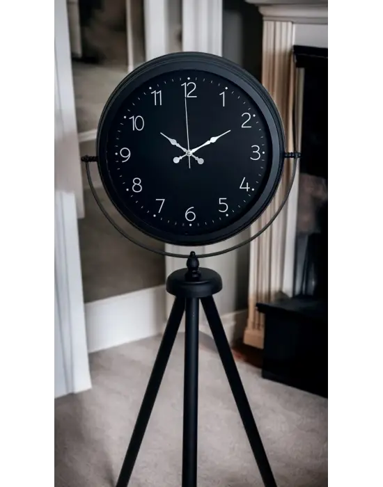 Sade Siyah Tripod Ayaklı Saat