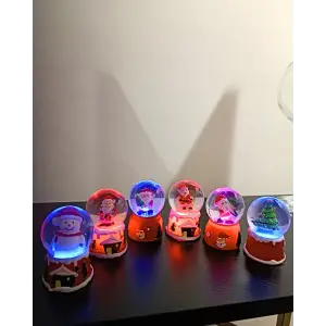 6 Adet Yeni Yıl 2024  Yılbaşı Temalı Mini Boy Işıklı Kar Küresi 6,5 cm