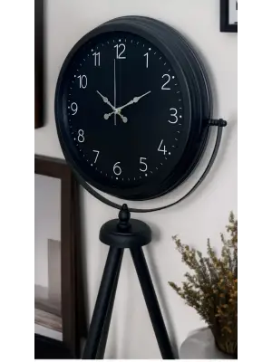 Sade Siyah Tripod Ayaklı Saat