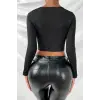 ieg™ Kadın Siyah Göğüs Dekolteli Çapraz Askılı Uzun Kollu Crop Top Bluz