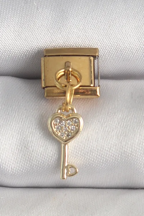 316L Çelik Gold Renk Sallantı Zirkon Taşlı Kalpli Anahtar Model Nomination Charm