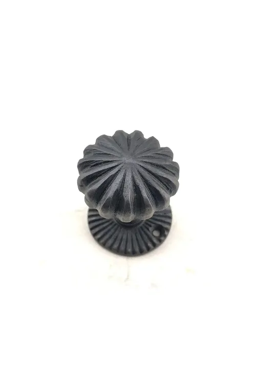 Antika Tarz Dekoratif Pirinç Açarlı Kapı Babası - 50mm, Oksit