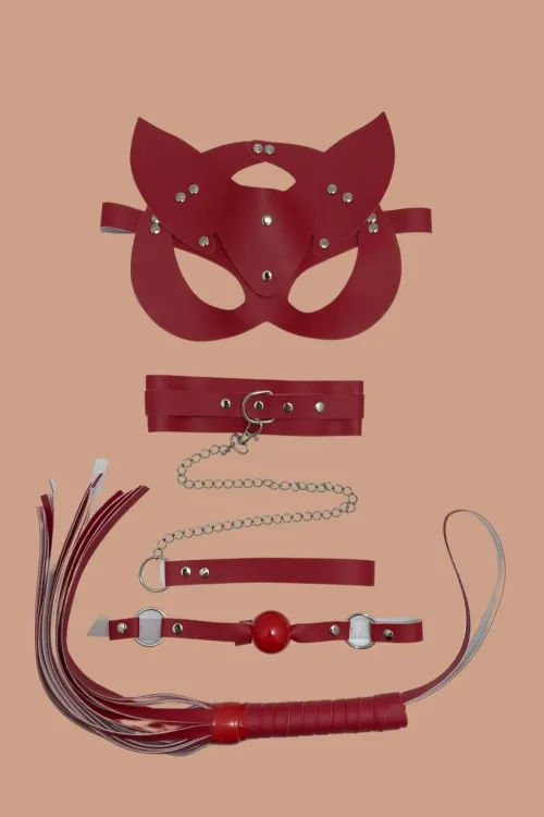 Arias Closet Kırmızı Maske Tasma Kırbaç Deri Set