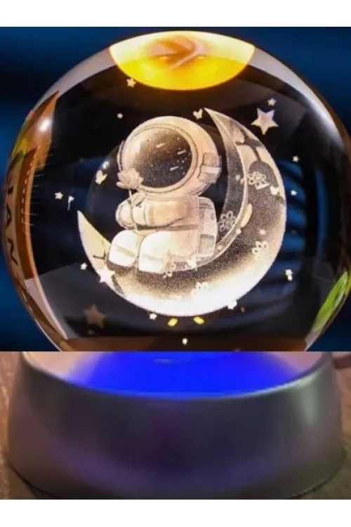 Ay Üstünde Astronot Tasarımlı Plastik Altlıklı Işıklı Cam Küre