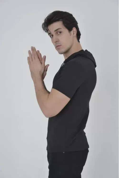 Erkek Kapşonlu Slim Fit T-shirt - Siyah