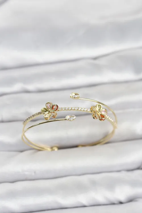 Gold Renk Pirinç Zirkon Taşlı Çiçek Model Kadın Bileklik