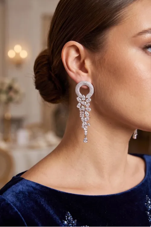 Gümüş Renk Zirkon Taşlı Saçaklı Model Kadın Abiye Küpe