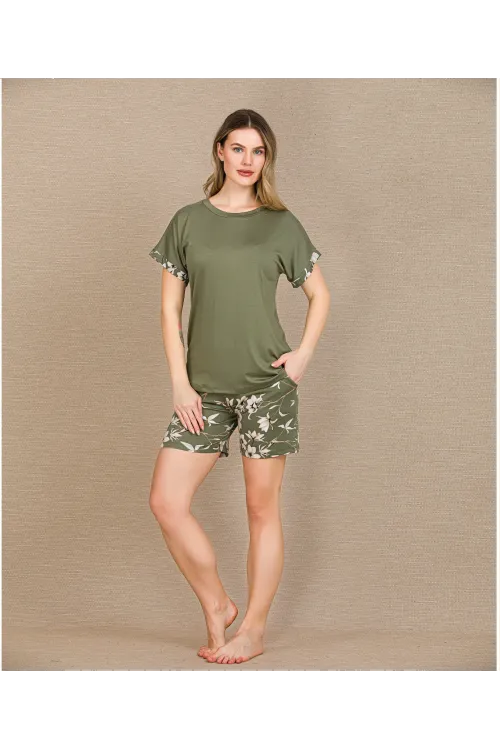 Şık Tasarım Çiçek Desenli Yeşil Şortlu Kısa Kol Viskon Pijama Takımı