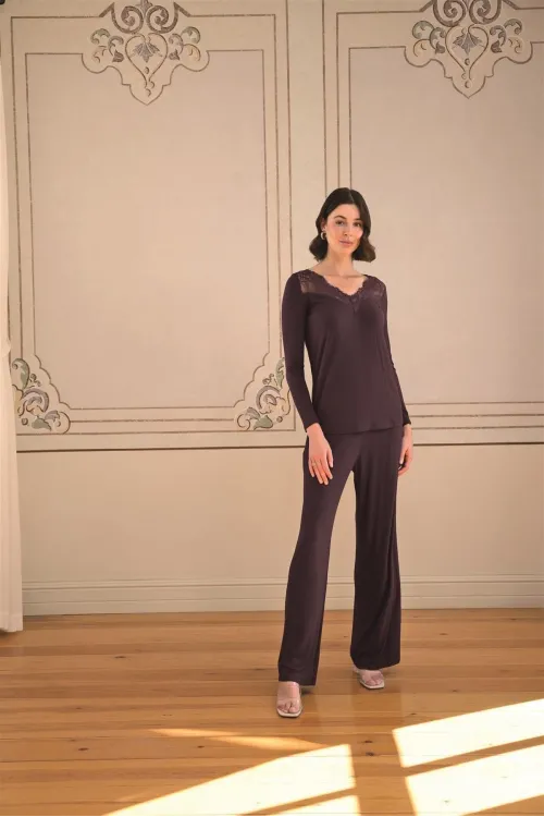 Uzun Kollu ve Dantelli Pijama Takımı