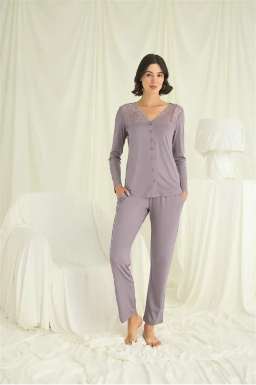 Yakası Kolu ve Omzu Dantelli Boydan Düğmeli Pijama Takımı