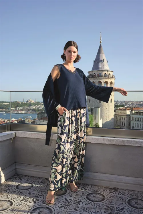 Yaprak Desenli ve Dantelli 3lü Pijama Takımı