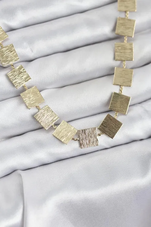 Kare Plaka Model Gold Renk Kadın Kolye