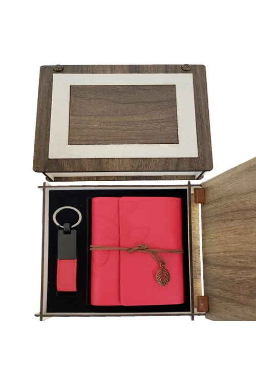 Özel Ahşap Kutulu Kırmızı Deri Defter ve Anahtarlık Seti