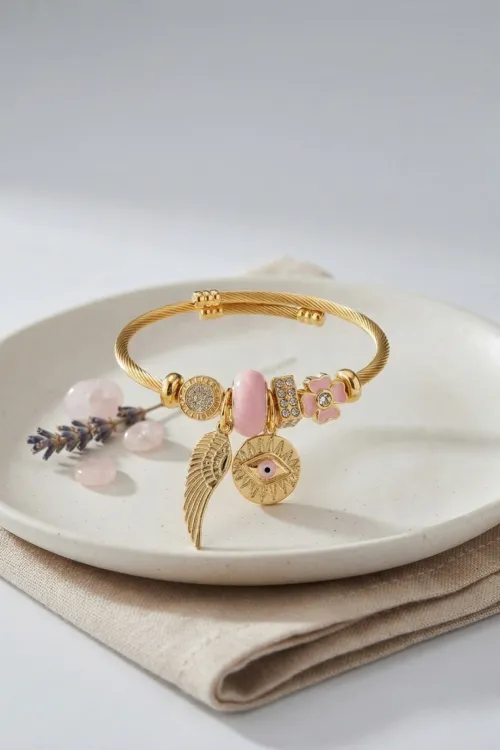 Pembe Göz Model Gold Renk Charmlı Bileklik