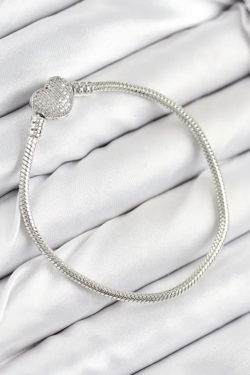 Pirinç Charm Zirkon Taşlı Kalp Model Gümüş Renk Kadın Bileklik