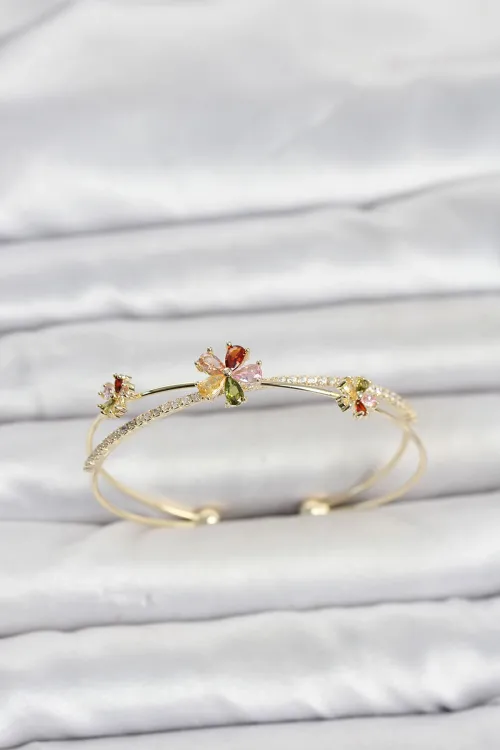 Pirinç Gold Renk Renkli Çiçek Model Kadın Bileklik