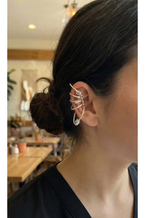 Pirinç Halkalı Model Gümüş Renk Kıkırdak Küpe