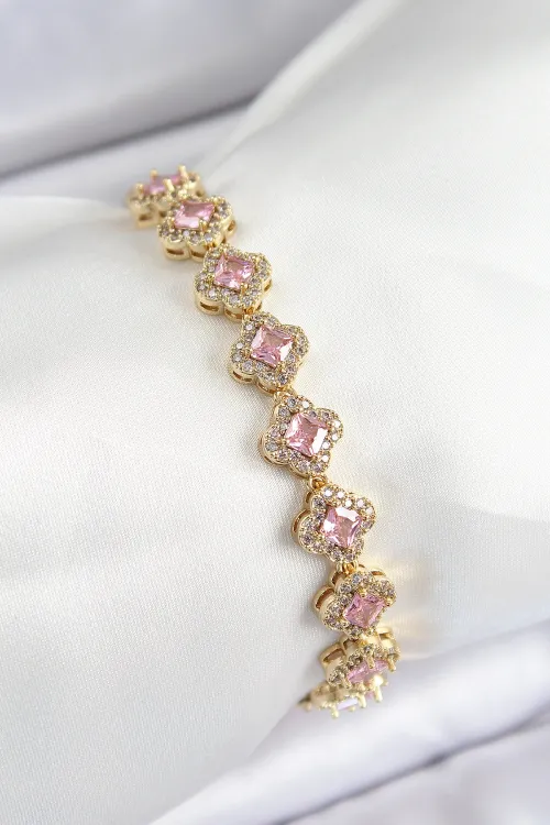Pirinç Zirkon Taşlı Pembe Yonca Baget Model Gold Renk VIP Seri Kadın Bileklik