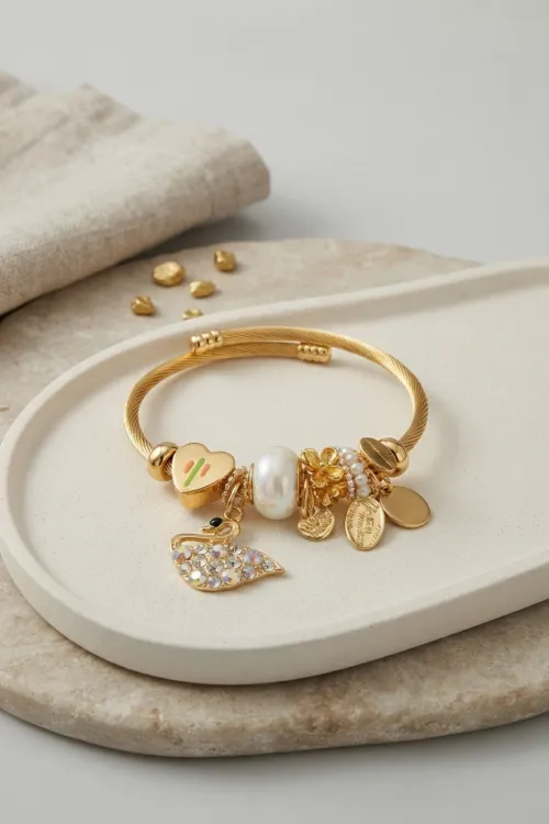 Swan Model Charmlı Bileklik