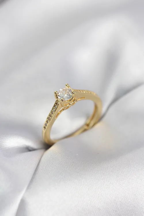 Tek Taş Gold Renk Zirkon Taşlı Model Kadın Yüzük
