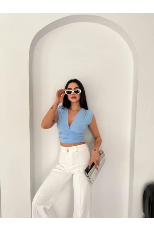 Vatkalı Kolsuz V Yaka Drapeli Crop Bluz Likralı Fit - Bebek Mavisi