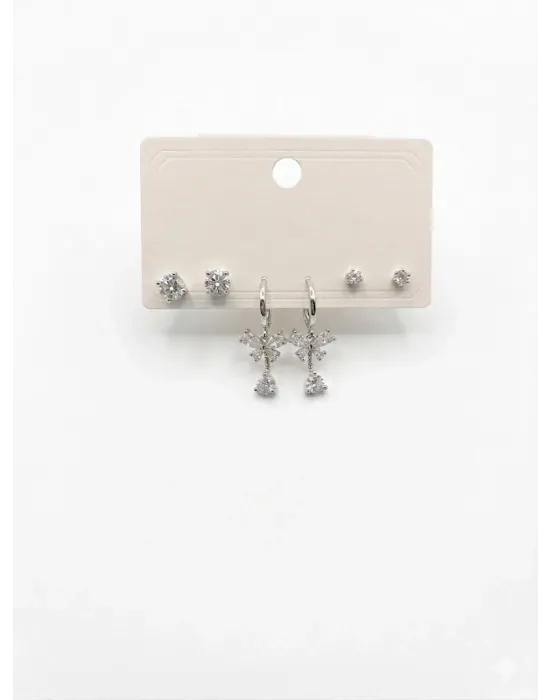 Kelebek Detaylı Sallantılı Küpe - Kp00571