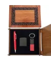Ahşap Kutulu Kırmızı Kalem Anahtarlık ve Çakmak Set