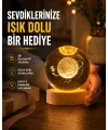 Ahşap Standlı Sarı Işıklı Dekoratif Küre Kız Figürü Tasarım