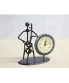 Metal Saatli Keman Çalan Müzisyen IEG4333