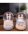 Orta Boy Romantik Çift Temalı Kar Küresi